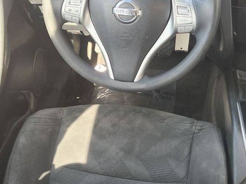 Used 2016 Nissan Rogue S FWD image 12