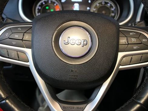 Used 2017 Jeep Cherokee Trailhawk w/ Cold Weather Group AWD/4WD image 20