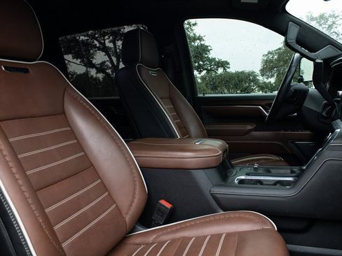 Used 2024 GMC Sierra 3500 Denali Ultimate image 17