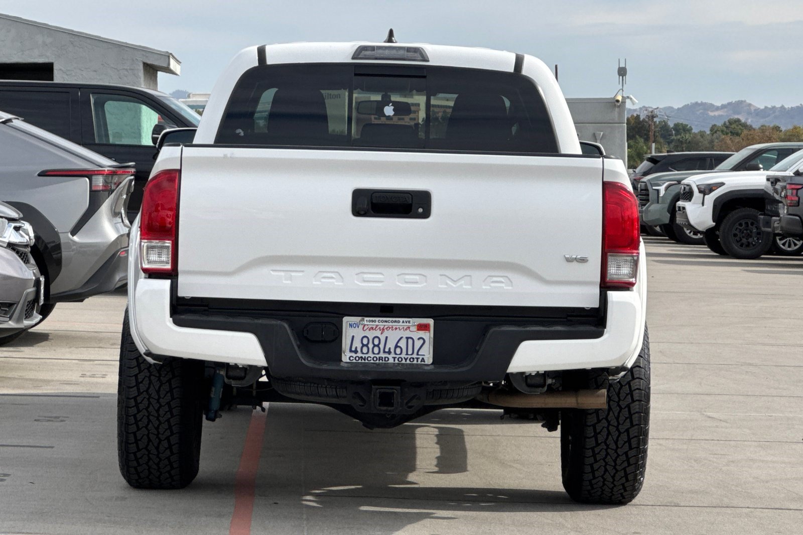 Used 2017 Toyota Tacoma SR5 RWD image 10