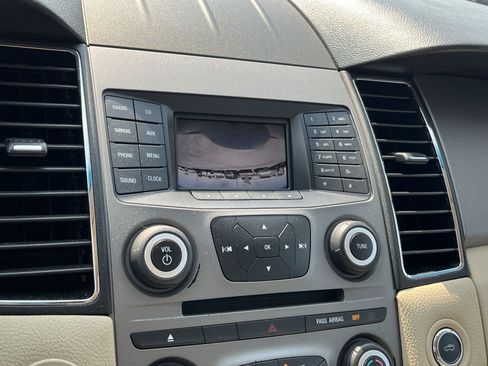 Used 2015 Ford Taurus SE FWD image 19