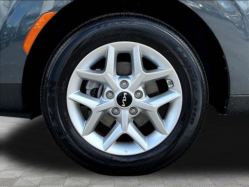 Used 2025 Kia Soul LX FWD image 32