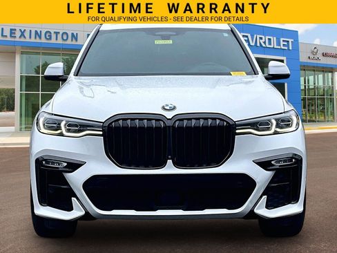 Used 2021 BMW X7 xDrive40i w/ M Sport Package AWD/4WD image 3