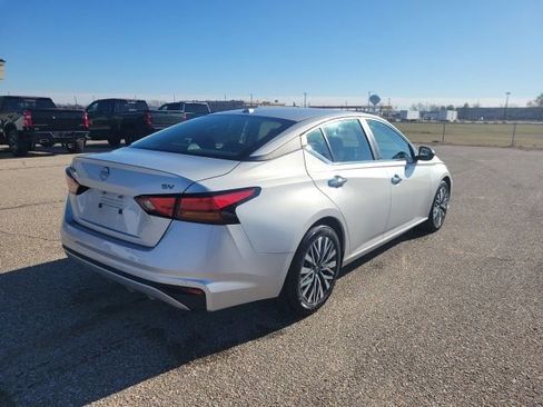 Used 2024 Nissan Altima 2.5 SV image 19
