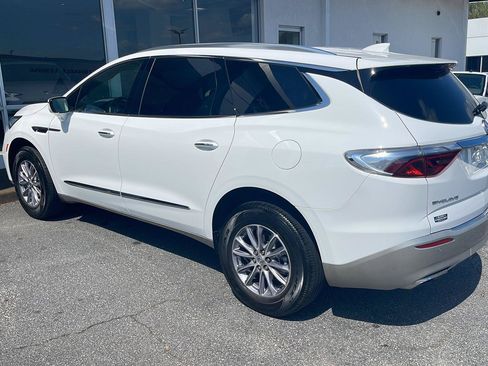Used 2024 Buick Enclave Essence FWD image 2