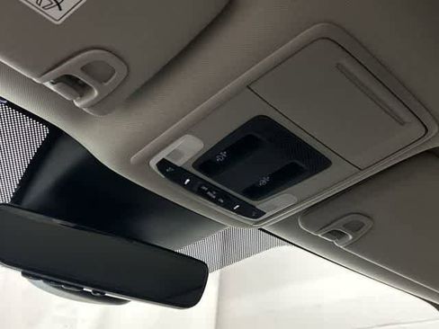 Used 2025 Honda Pilot Touring image 21