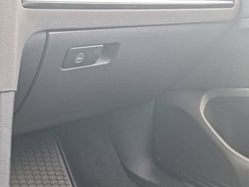Used 2015 Volkswagen GTI SE FWD image 17