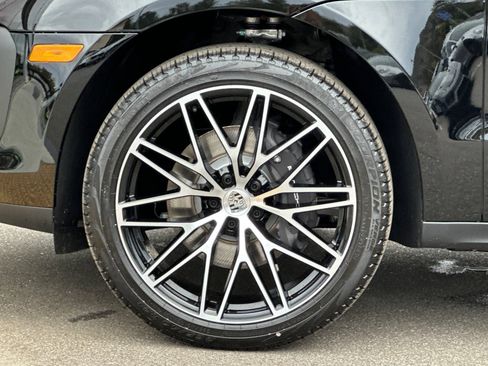 Used 2025 Porsche Macan AWD/4WD image 45