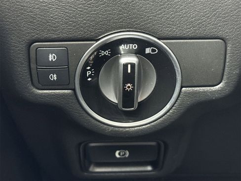 Used 2017 INFINITI QX30 Premium w/ Navigation Package image 33