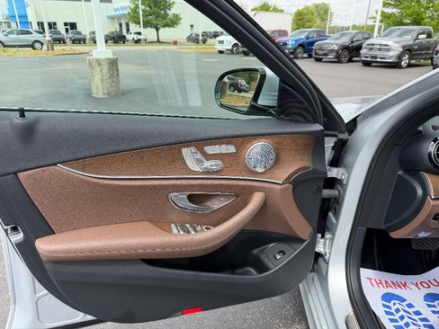 Used 2019 Mercedes-Benz E 300 4MATIC image 35