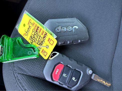 Used 2019 Jeep Wrangler Unlimited Sahara AWD/4WD image 21