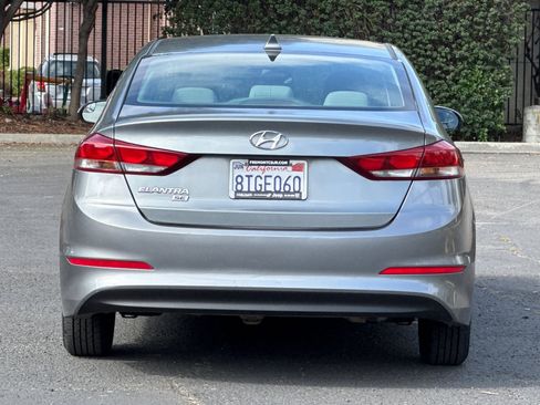 Used 2017 Hyundai Elantra SE image 4