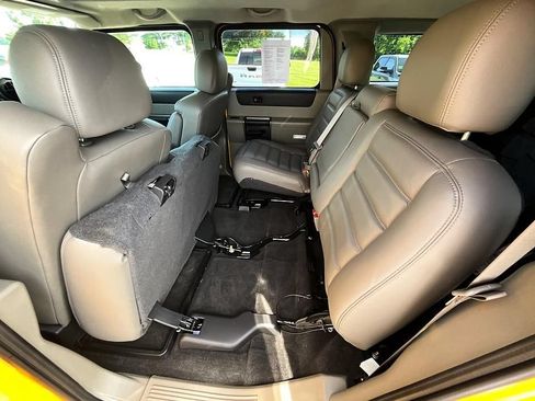 Used 2004 HUMMER H2 w/ Preferred Equipment Group AWD/4WD image 36