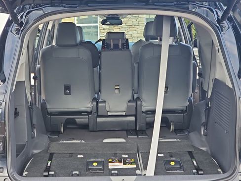 Used 2022 Toyota Sienna XLE image 14