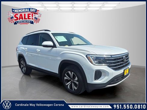 Used 2025 Volkswagen Atlas SE FWD image 1