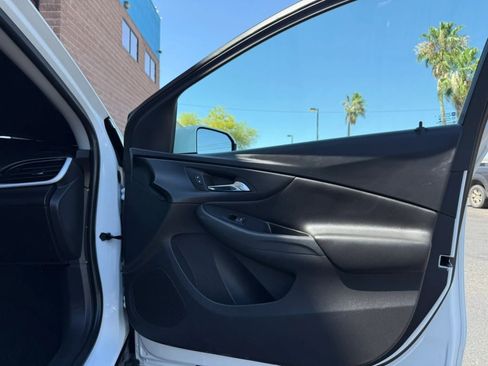 Used 2017 Chevrolet Volt LT w/ Comfort Package FWD image 33