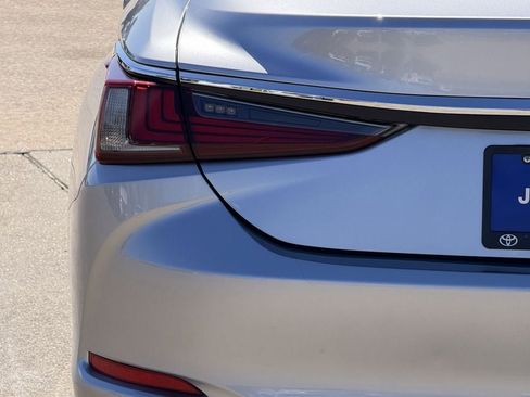 Used 2024 Lexus ES 350 350 w/ Accessory Package (Z2) image 10