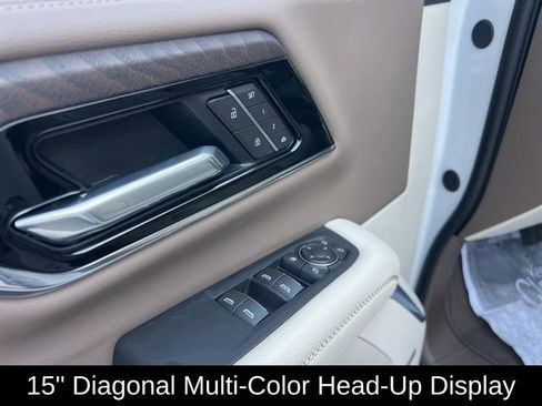 Used 2025 GMC Yukon Denali w/ Sun & Power Step Package image 33