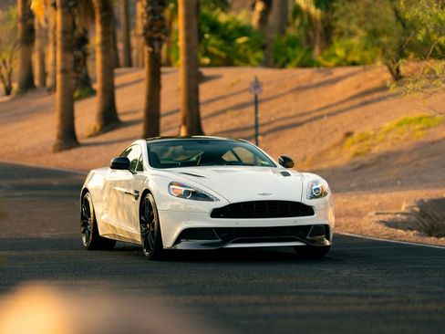 Used 2015 Aston Martin Vanquish Coupe image 20