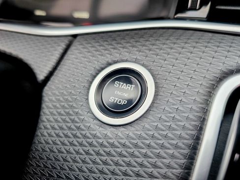 Used 2023 Land Rover Range Rover Evoque S image 47