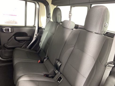 Used 2023 Jeep Gladiator Sport AWD/4WD image 32