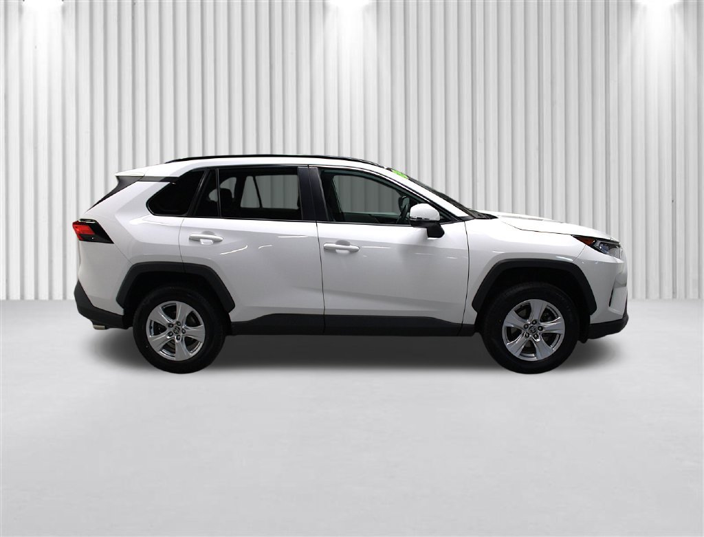 Used 2021 Toyota RAV4 XLE AWD/4WD image 2