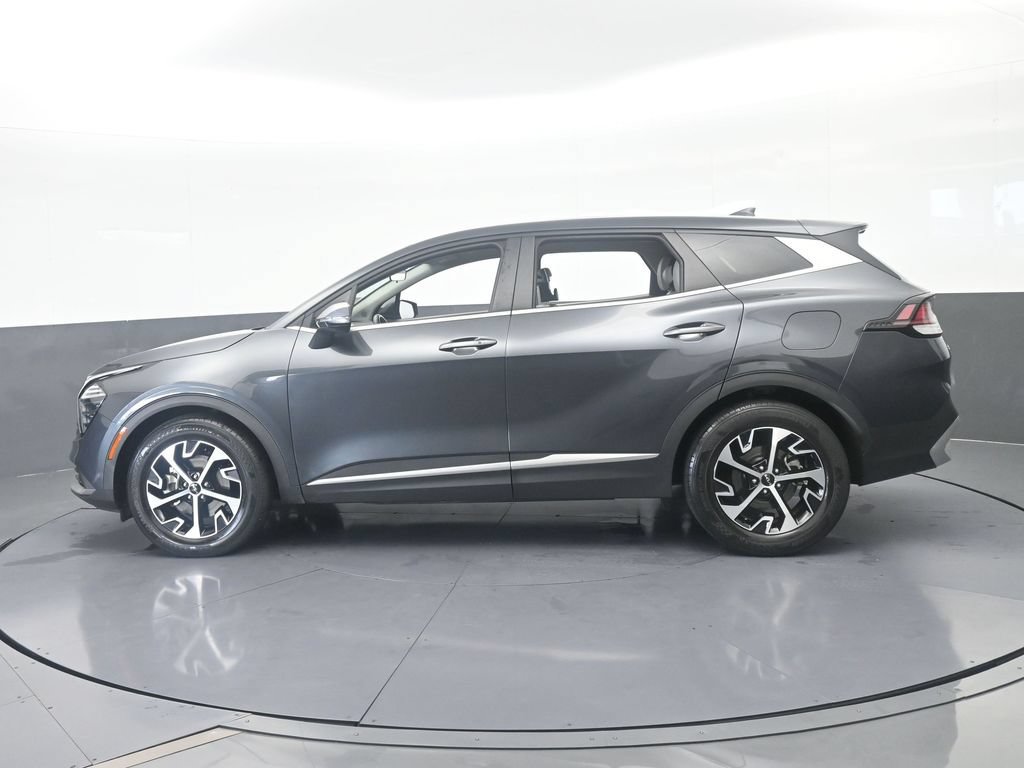 Used 2024 Kia Sportage EX FWD image 3