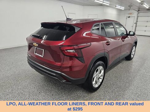 Used 2024 Chevrolet Trax LS w/ LS Convenience Package FWD image 4