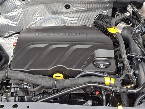 Used 2024 Chevrolet Trax RS FWD image 29