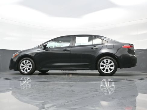 Used 2022 Toyota Corolla LE FWD image 26