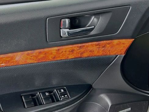 Used 2012 Subaru Outback 3.6R Limited image 19