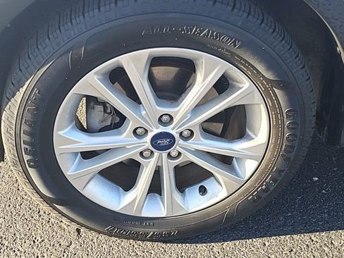 Used 2017 Ford Escape SE image 4