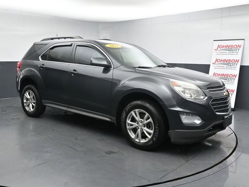 Used 2017 Chevrolet Equinox LT image 2