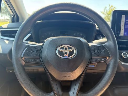 Used 2025 Toyota Corolla LE FWD image 22