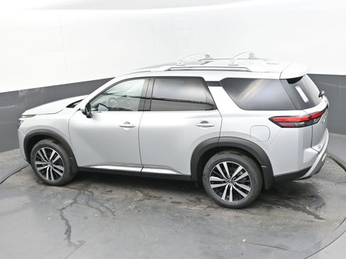 New 2025 Nissan Pathfinder Platinum image 35