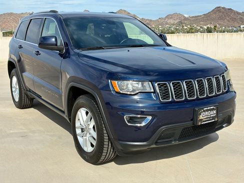 Used 2017 Jeep Grand Cherokee Laredo w/ Quick Order Package 23E AWD/4WD image 4
