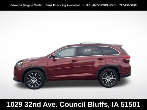 Used 2017 Toyota Highlander SE AWD/4WD image 4