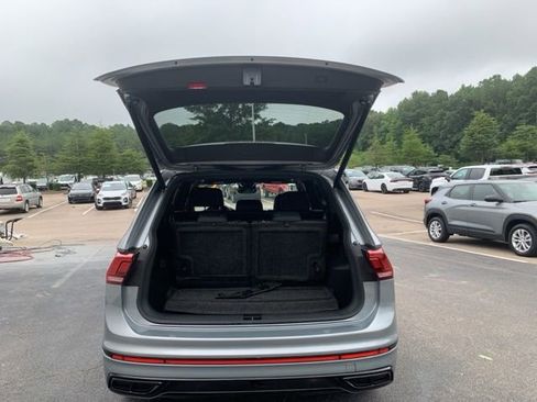 Used 2022 Volkswagen Tiguan SE R-Line image 18