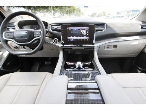 Used 2022 Jeep Wagoneer Series II RWD image 9