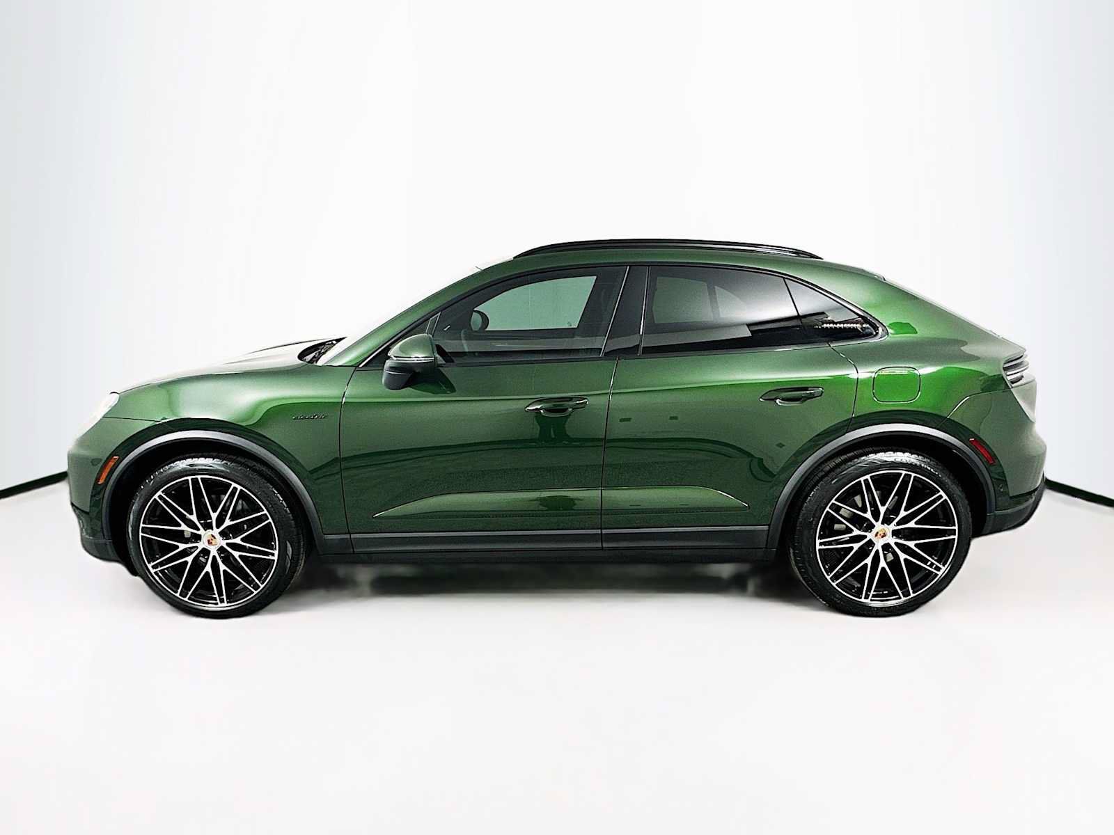 Used 2026 Porsche Macan Electric RWD image 2