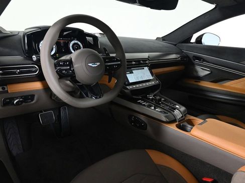 Used 2025 Aston Martin Vanquish image 3