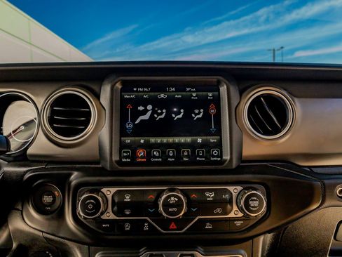 Used 2022 Jeep Gladiator Rubicon w/ Trailer Tow Package AWD/4WD image 21