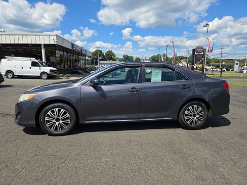 Used 2013 Toyota Camry LE FWD image 8
