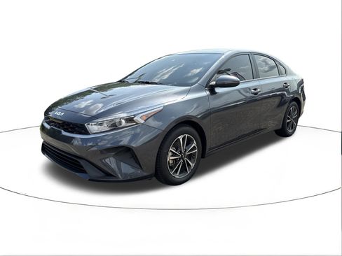 Used 2024 Kia Forte LXS w/ LXS Technology Package FWD image 7