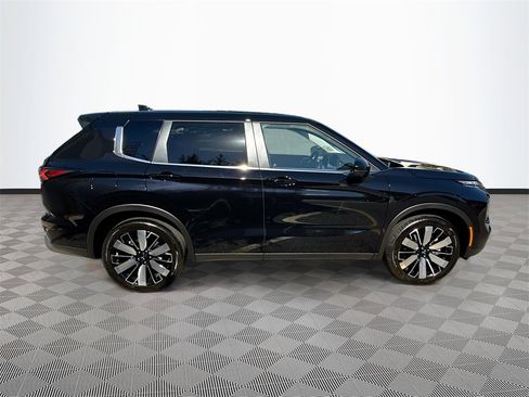 New 2026 Mitsubishi Outlander SE image 8