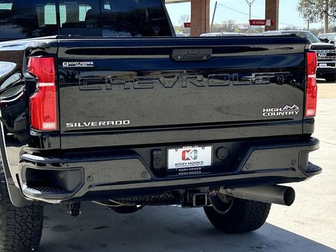 Used 2024 Chevrolet Silverado 2500 High Country w/ High Country Premium Package image 6