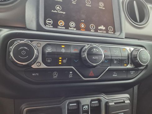 Used 2023 Jeep Gladiator Sport image 11