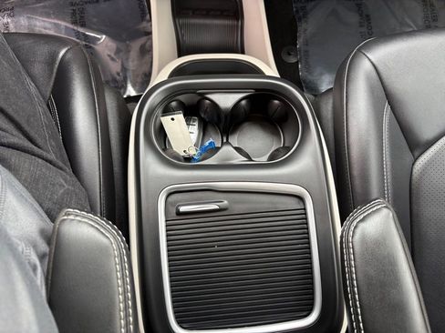 Used 2024 Chrysler Pacifica Touring-L FWD image 24
