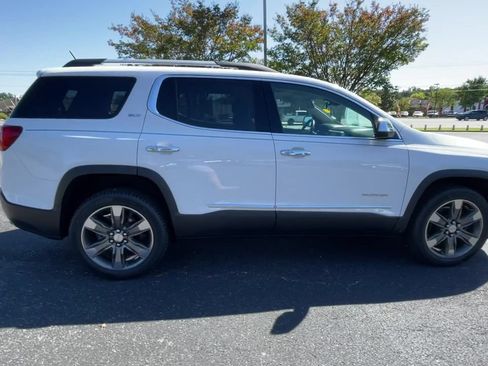 Used 2019 GMC Acadia SLT w/ LPO, Floor Liner Package FWD image 9