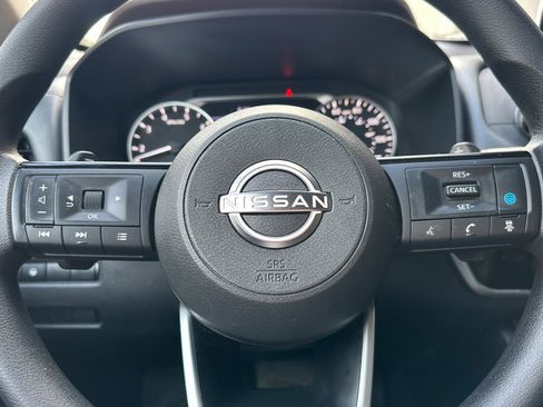 Used 2022 Nissan Rogue SV image 30